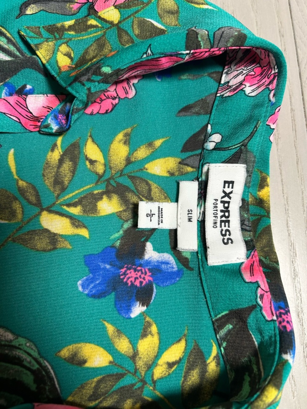 Gorgeous Express Teal Floral Silky Sleeveless Button-Front (Large SLIM) - Picture 2 of 6